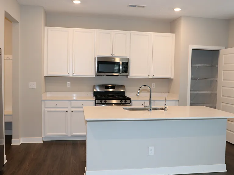 2704 Grassy Branch Dr — Photo 4