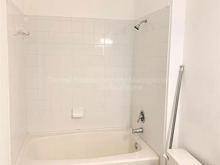 2460 Grand Central Pkwy #13 — Photo 17