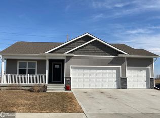 744 E 26th St N, Newton, IA 50208