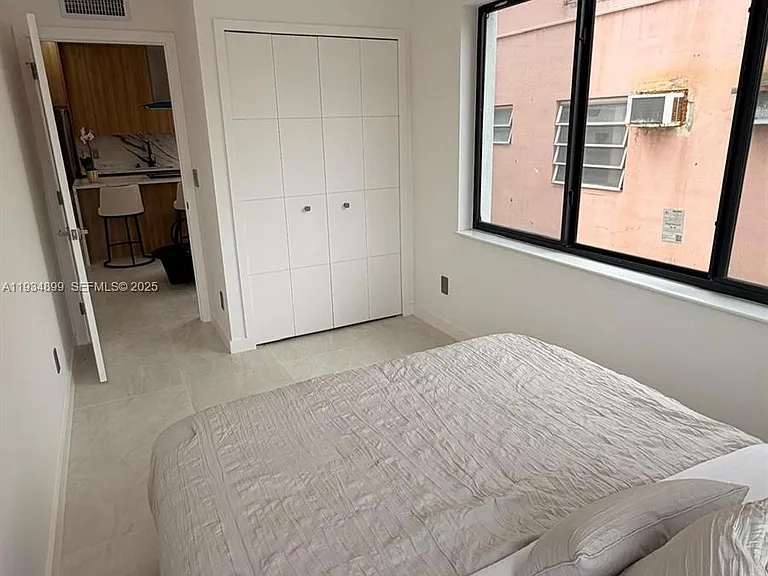 2436 SW 7th St #5 — Photo 8