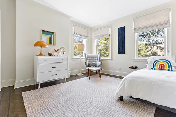 Sold by Compass | media 25