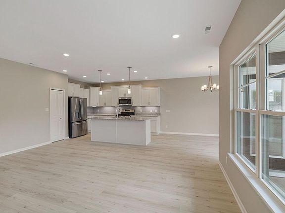 5th image of 12352 Ontario Pl