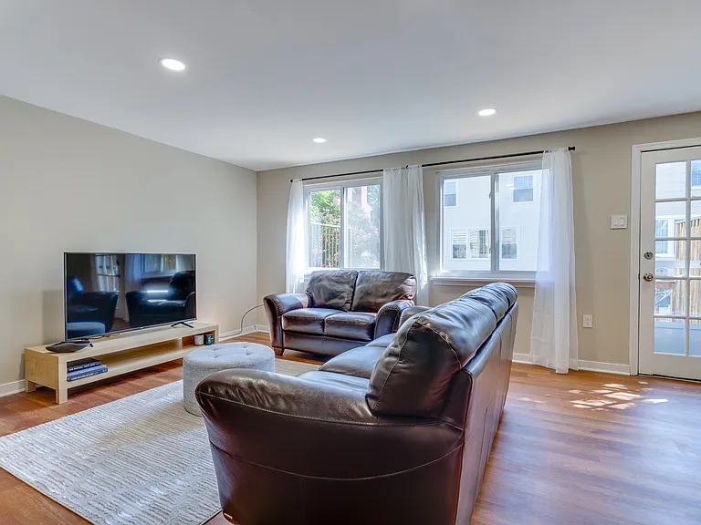 8063 Saint Annes Ct #3 — Photo 24