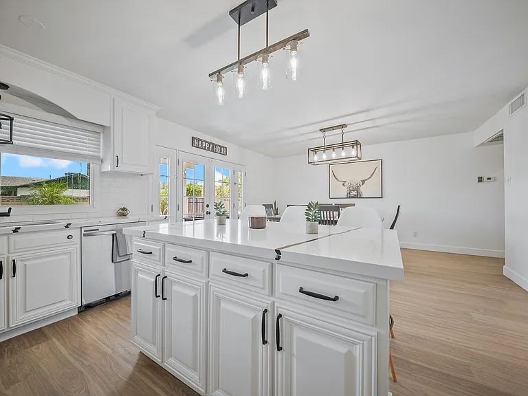 2431 E Manhatton Dr — Photo 11