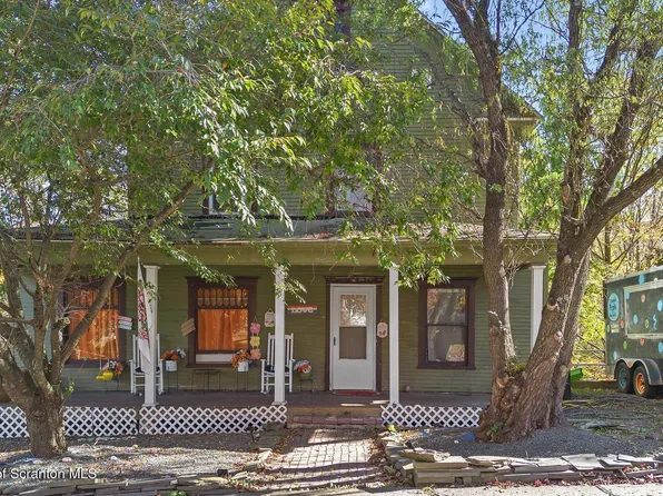 70 State St, Nicholson, PA 18446