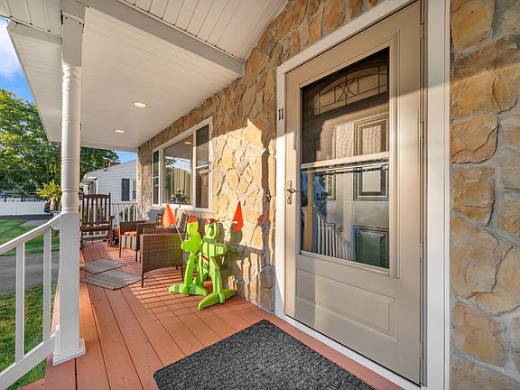 2nd image of 11 Crestshire Dr