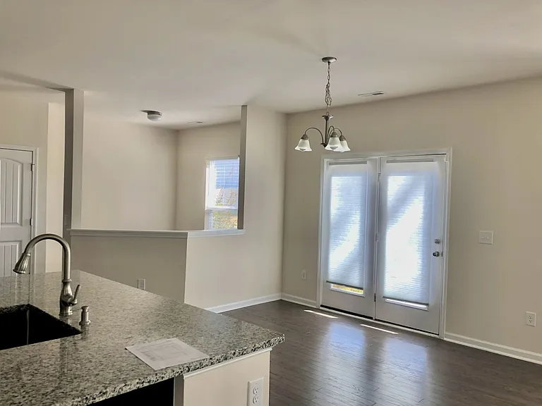 2109 Turling Way — Photo 3