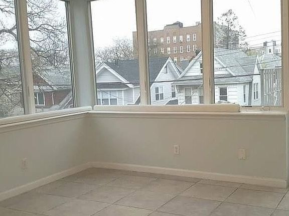 4th image of 1682 E 22nd St #3R