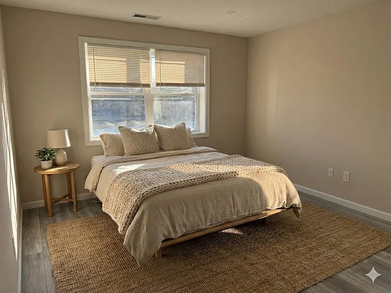 Pondsview Apartments — Photo 109