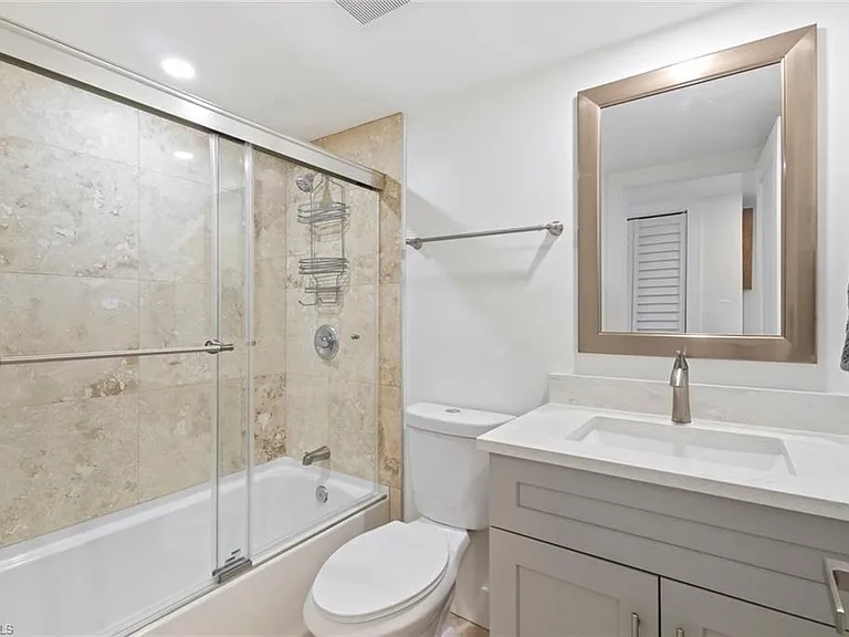 1910 Gulf Shore Blvd N #104 — Photo 18