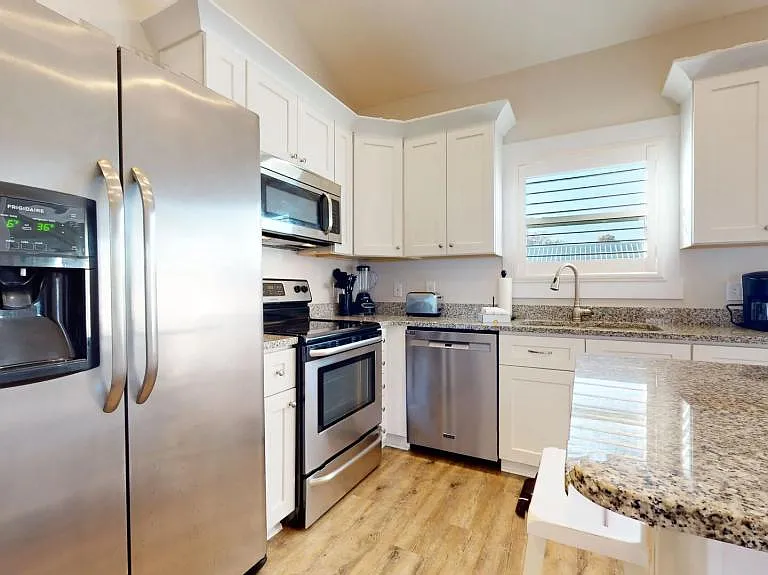 325 Governor Dr — Photo 22