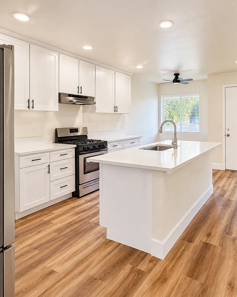 2 bed, 830 sqft, $3,000 — Photo 2