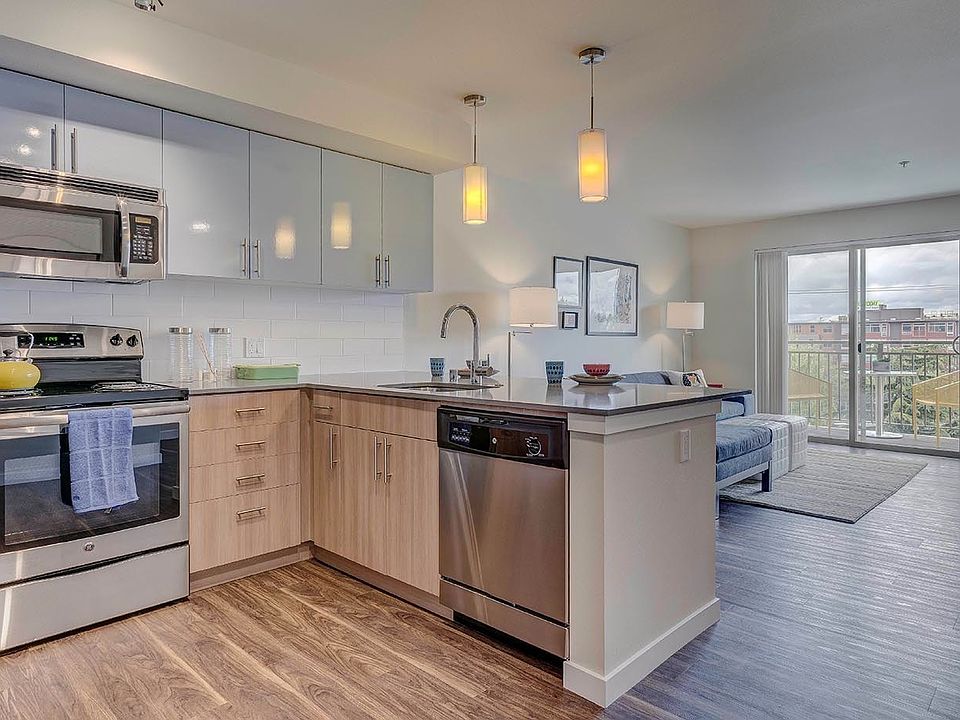 Photo for room layout. Outside view is different