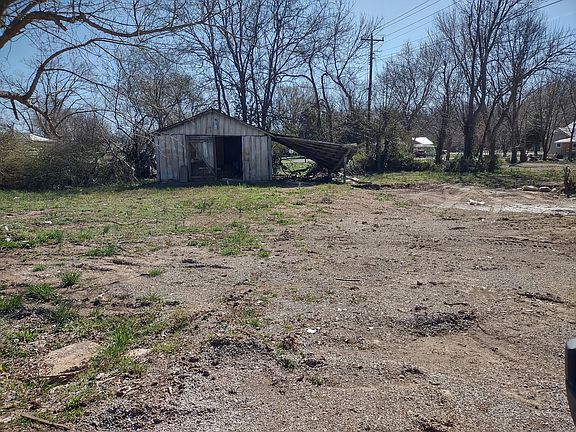 3rd image of 106 Fairground Dr