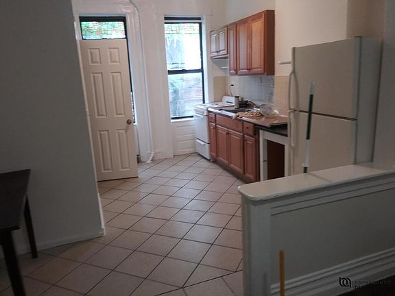 3rd image of 3243 48th St APT 2R