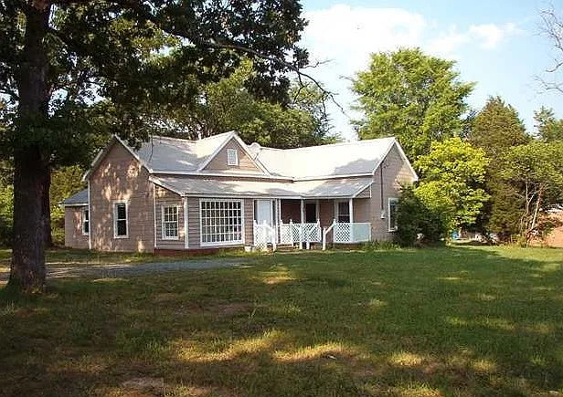 115 Hanks Chapel Rd — Photo 1