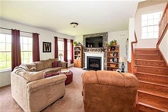 5th image of 124 Oakwood Dr