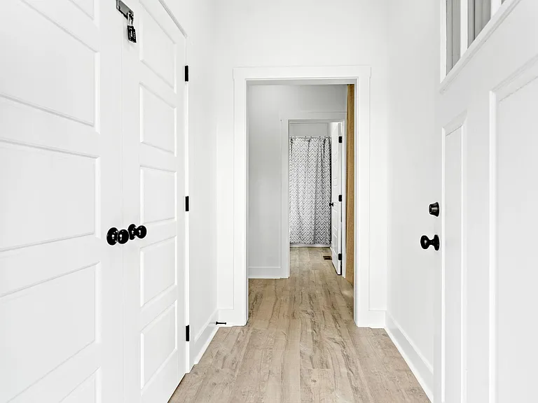 956 Clark St — Photo 3