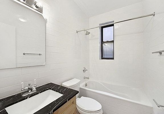3rd image of 611 W 137th St #B1