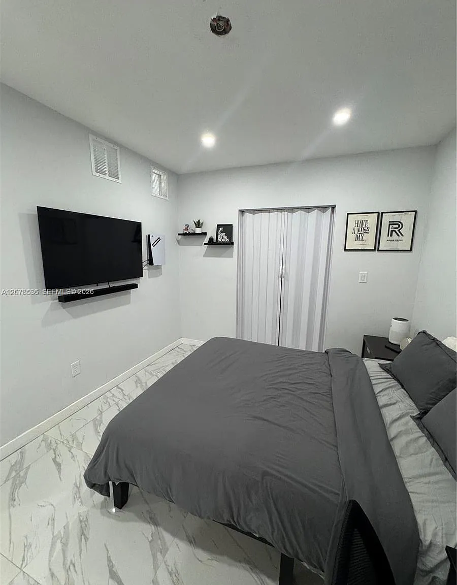 South Miami Lakes — Photo 4