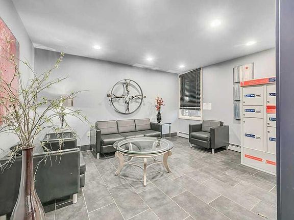4th image of 733 N 14th Ave SW #804
