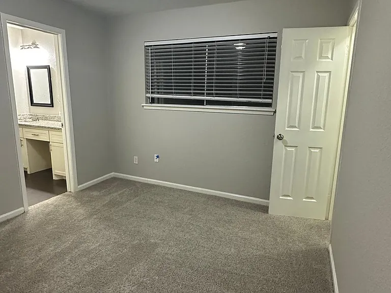 2414 Stillmeadow Dr — Photo 2