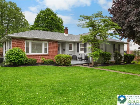 218 Hillside Ave, Nazareth, PA 18064