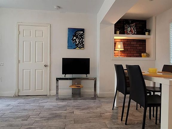 3rd image of 622 15th St APT 5