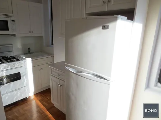 Rented by Bond New York | media 22