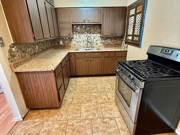 4th image of 1405 Tanbark Rd
