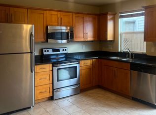 5017 38th Ave SW APT 4, Seattle, WA 98126