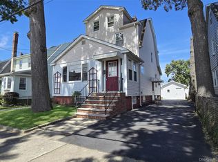 15 Sapir St, Valley Stream, NY 11580