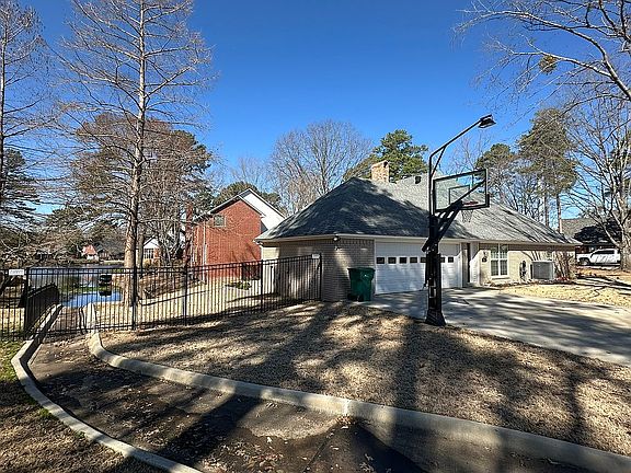 3rd image of 3315 Williamsburg Cir