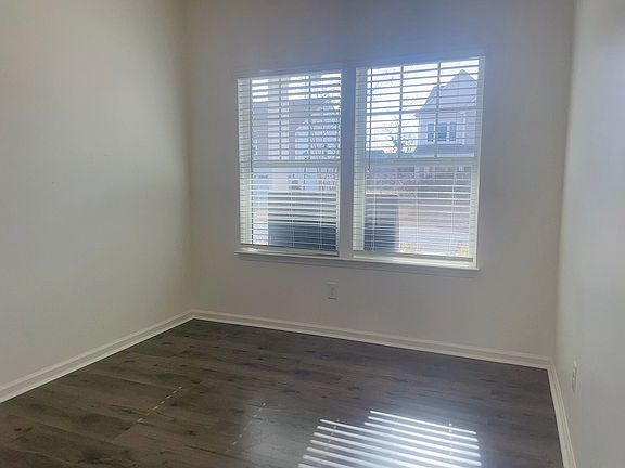 3rd image of 5006 Beacon Ave