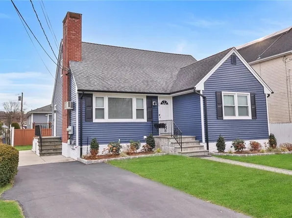 35 Clinton Avenue, Pleasantville, NY 10570