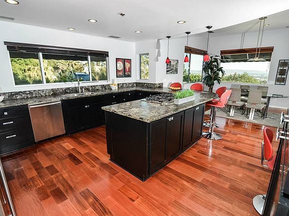 5th image of 307 Elfwood Dr