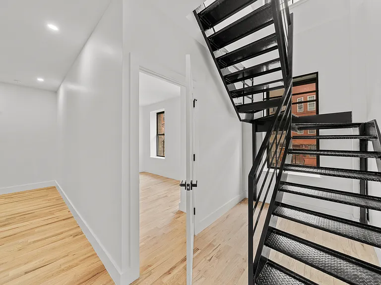 312 Manhattan Ave #2D — Photo 10