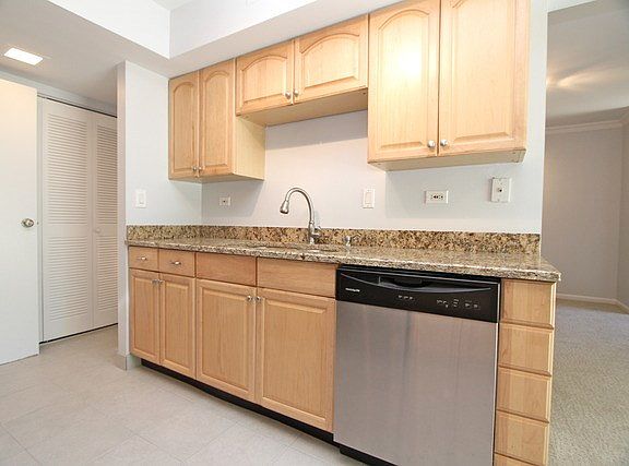 4th image of 517 Eagle Ct #517