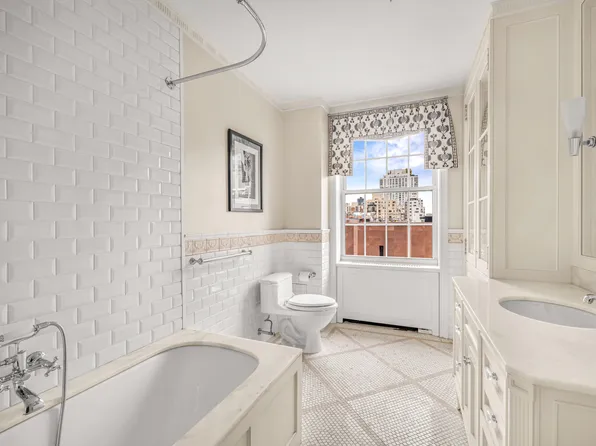 720 Park Avenue image 11 of 20