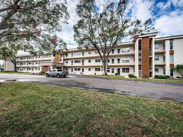 5880 38th Ave N APT 108, Saint Petersburg, FL 33710
