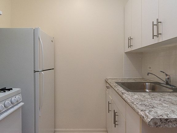 2nd image of 4241 N Kenmore Ave #2G