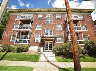 904 E 39th St APT 1D, Kansas City, MO 64109