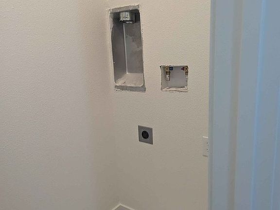 Washer and dryer are included.
Image is of the model.