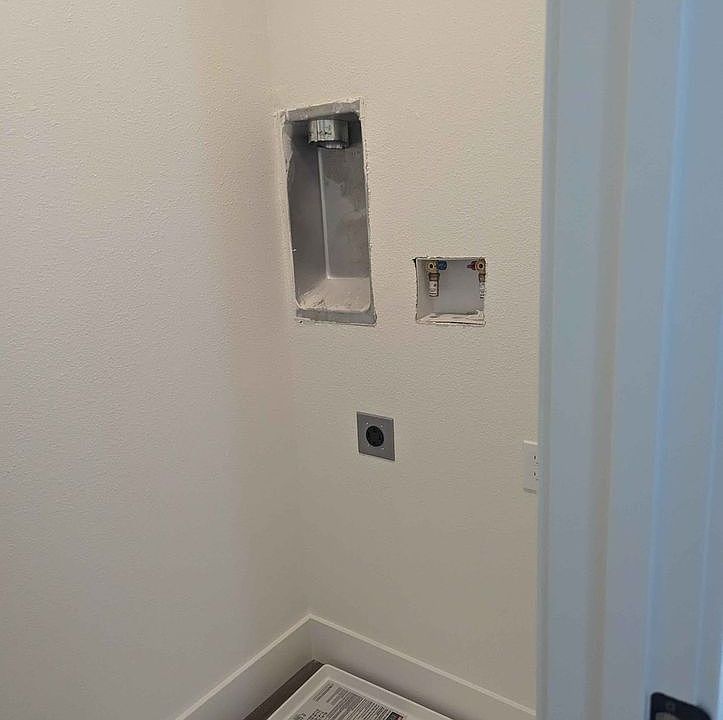 Washer and dryer are included.
Image is of the model.