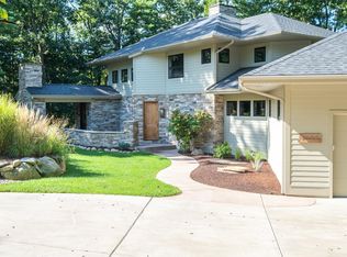 2246 Shelter Pointe Dr, Kalamazoo, MI 49008