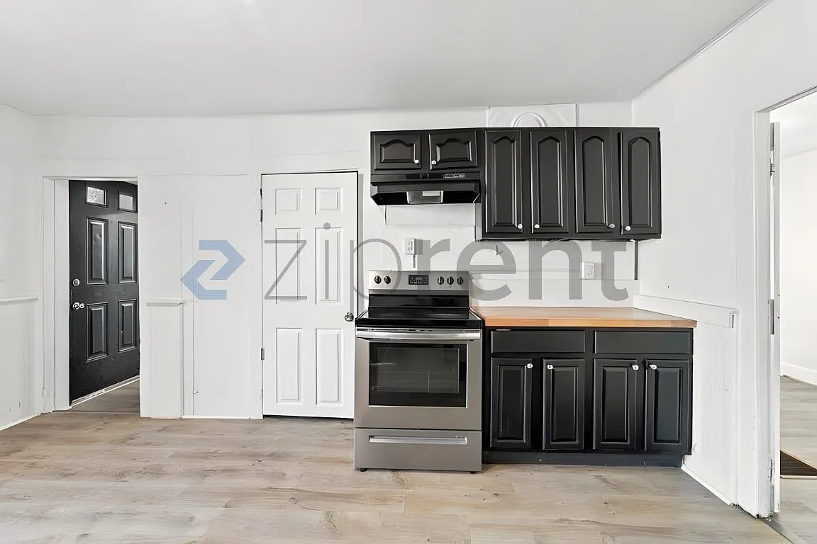 4 bed, 1500 sqft, $2,232 — Photo 4