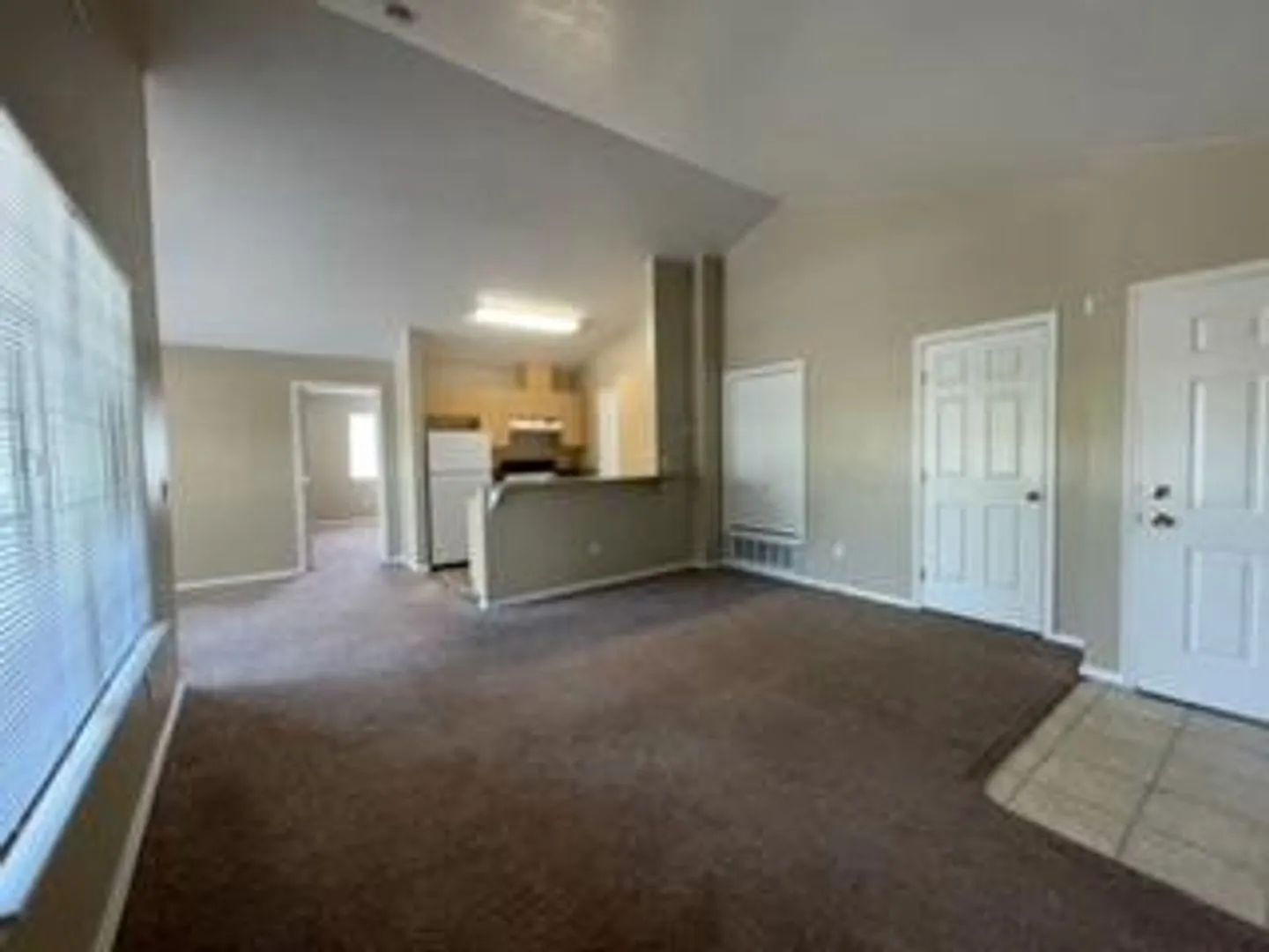 Centrally Located 2 Bedroom 2 Bathroom — Photo 3