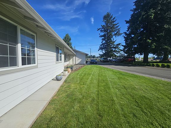 3rd image of 1809 NE 187th Ave