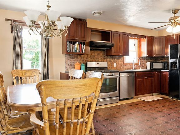 5th image of 273 Blueberry Dr