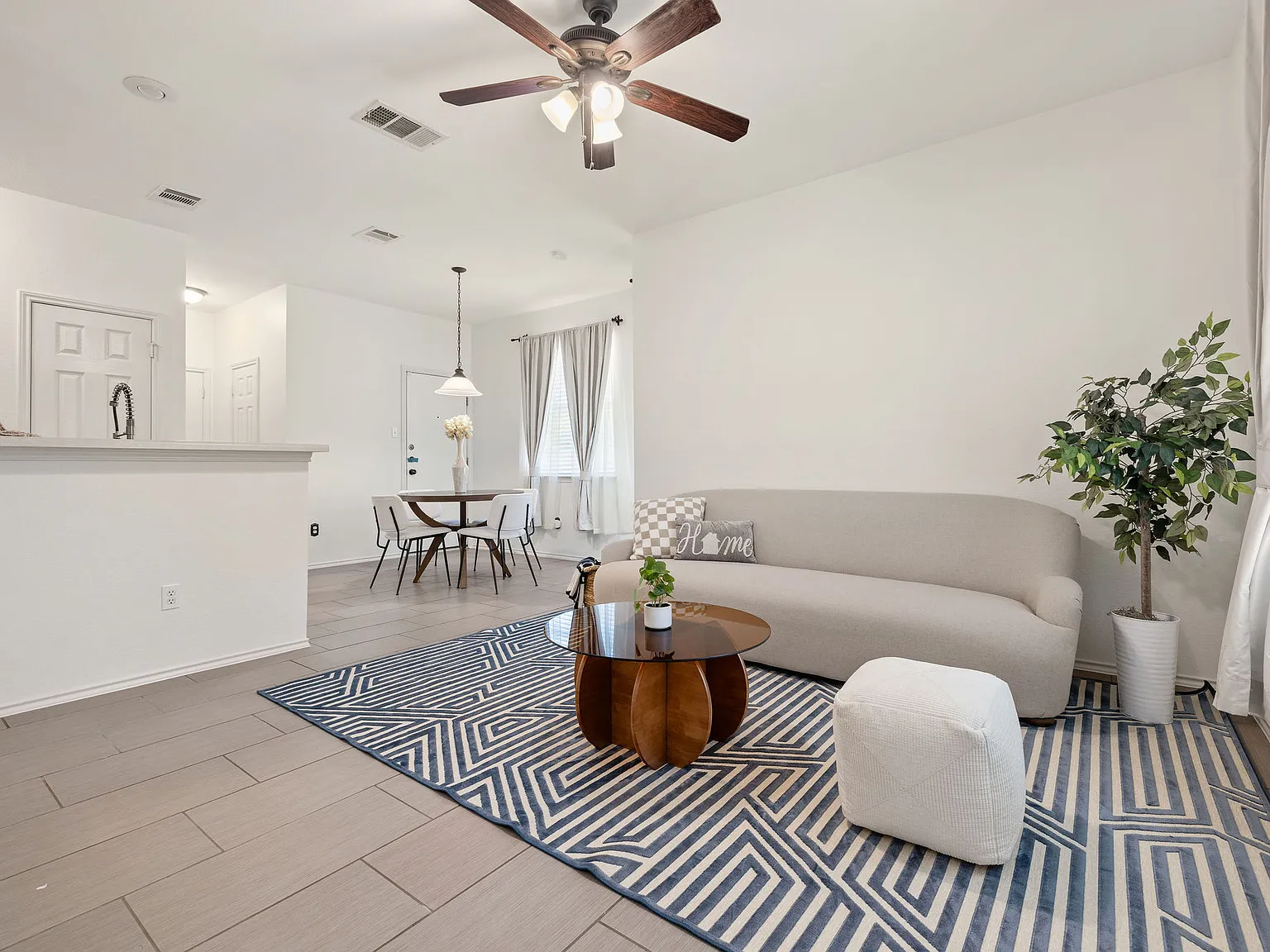 3 bed, 2.5 bath, 1470 sqft, $1,900 — Photo 3
